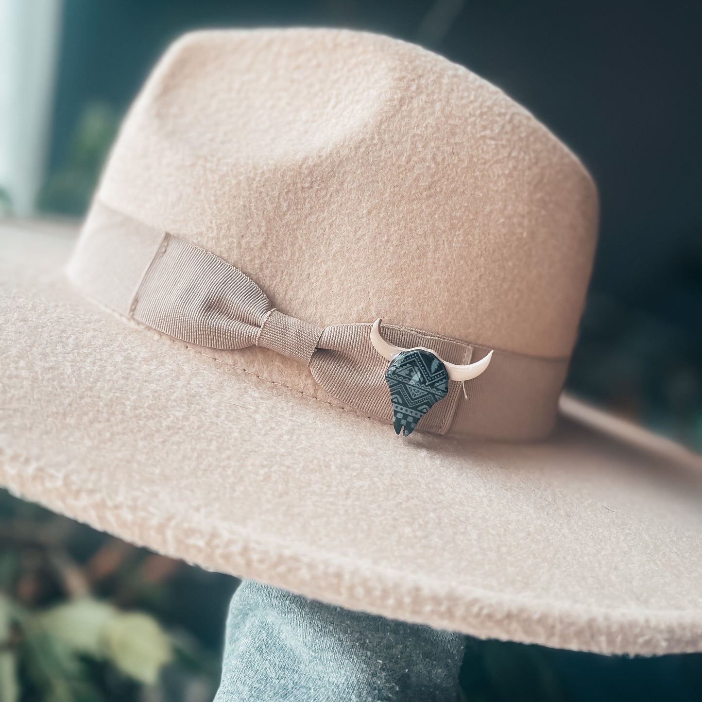 Nomad Hat Pin (Tan)